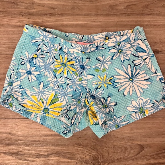 Lilly Pulitzer Blue Patterned Shorts - Picture 1 of 3